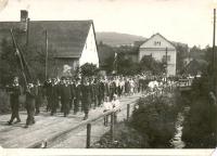 Slavnostní průvod u příležitosti otevření nového požárního domu  30.9.1956.